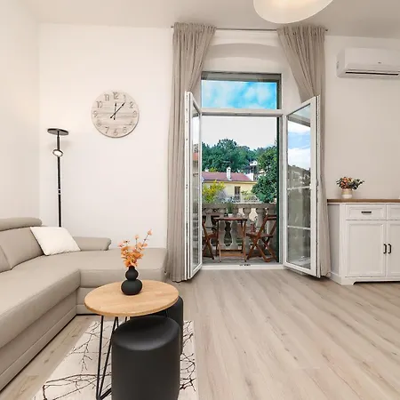 Luxury Sonja - With Hot Tub, Near Sea, Free Parking