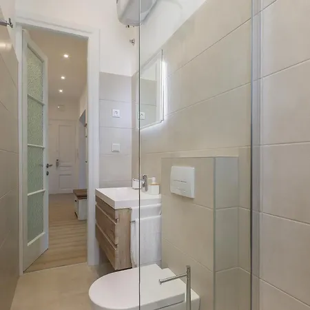 Luxury Sonja - With Hot Tub, Near Sea, Free Parking Apartment *